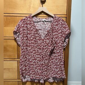Treasure & Bond Red Short Sleeve Top with White Flower Print